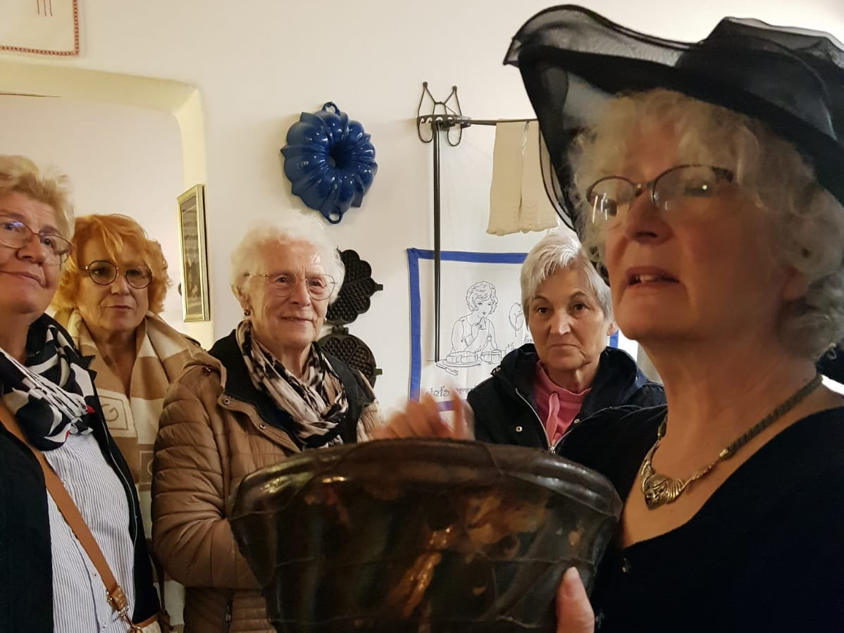 Spannende Einblicke erhielten die Interessierten bei einer Fahrt nach Blaibach ins Museum Frauenfleiß