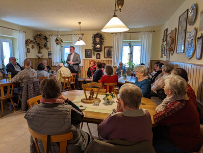 SeniorInnen trafen sich im Gasthaus Roidl in Fischbach.